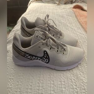 Nike Legend Essential 2 Premium- Women’s 7.5